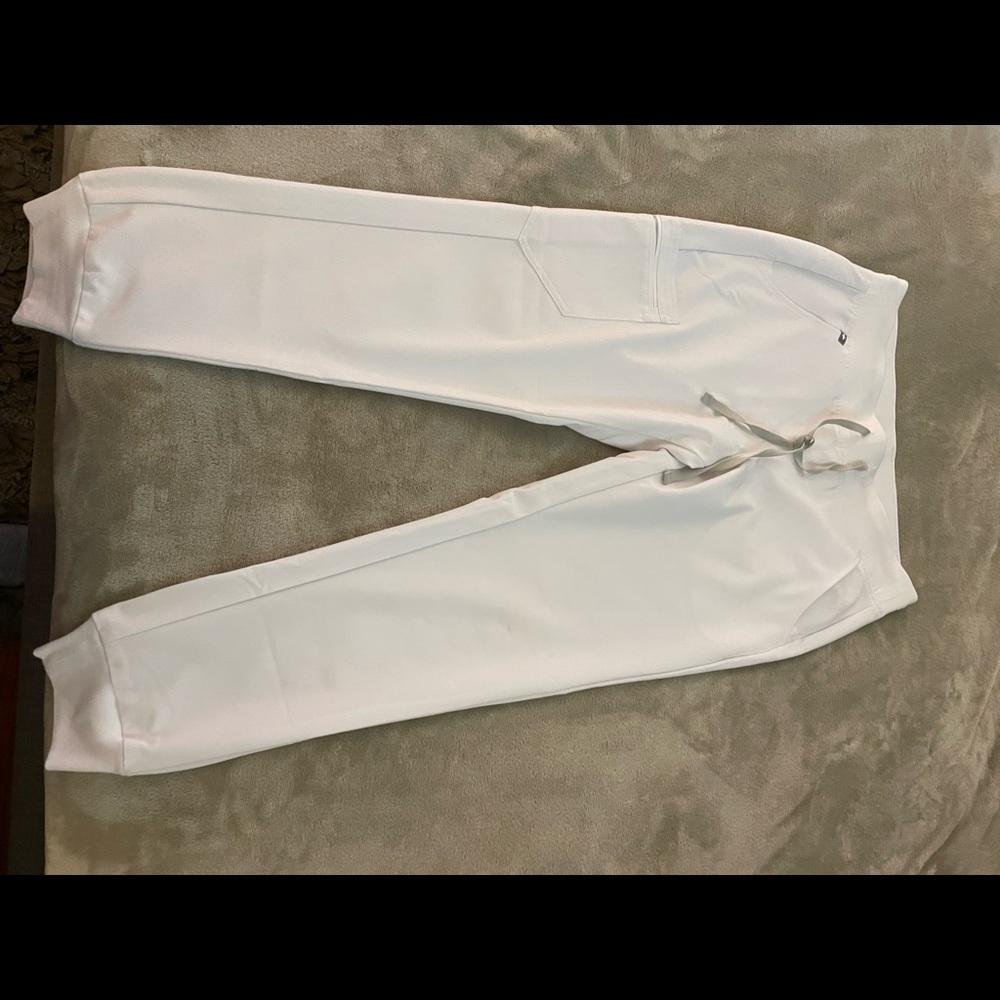 FIGS Jogger Scubs in White and Grey